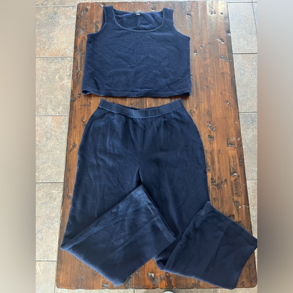 St. John Caviar knit Set